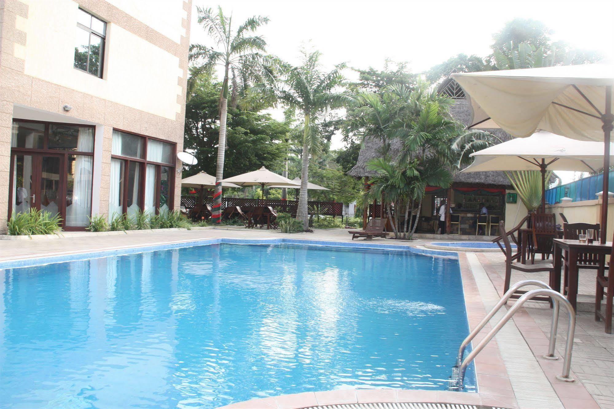 Regency Park Hotel Daressalam Exterior foto