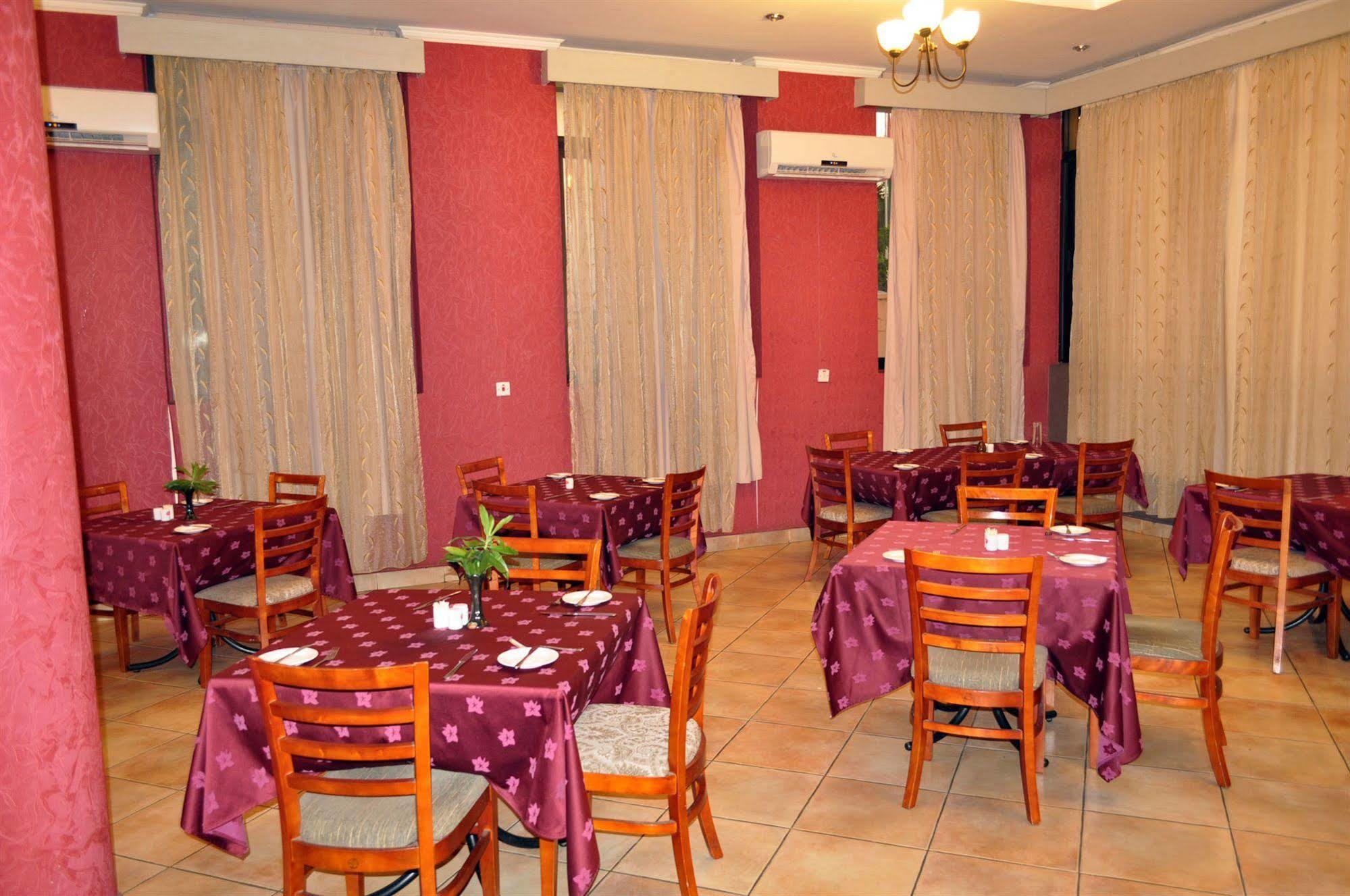 Regency Park Hotel Daressalam Exterior foto