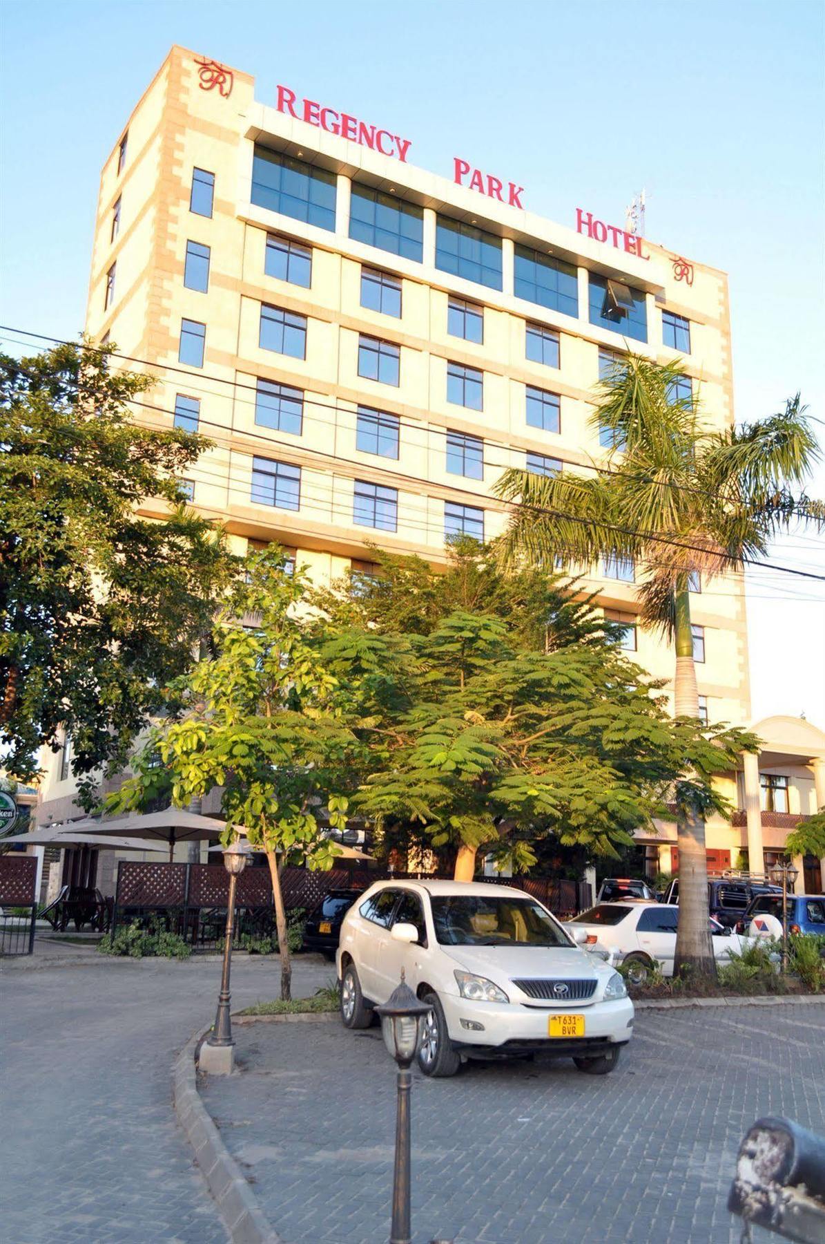 Regency Park Hotel Daressalam Exterior foto
