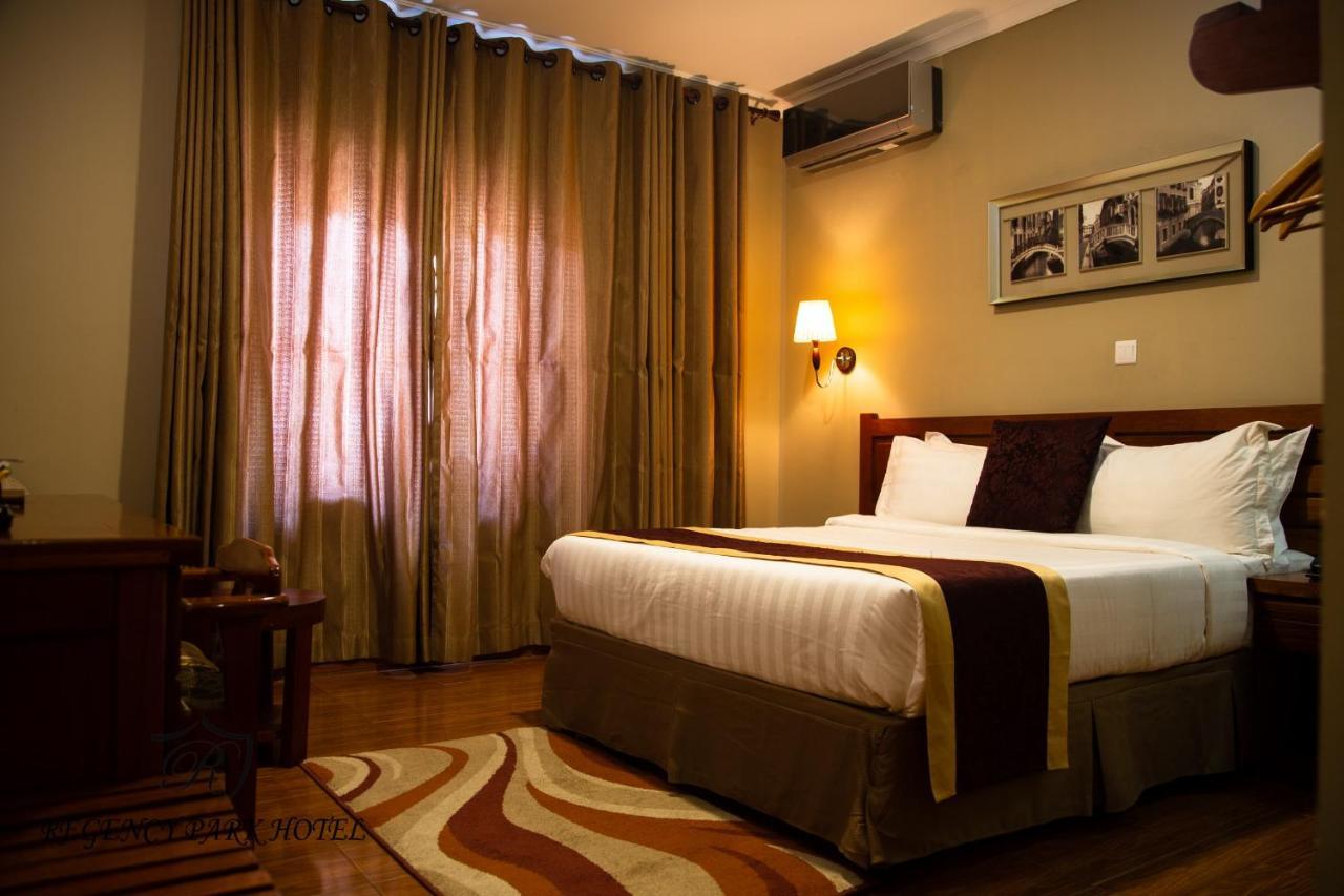 Regency Park Hotel Daressalam Exterior foto